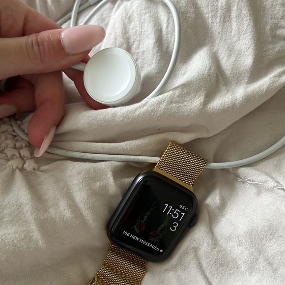 Apple Watch Series 5 40mm - Picture 8 of 8